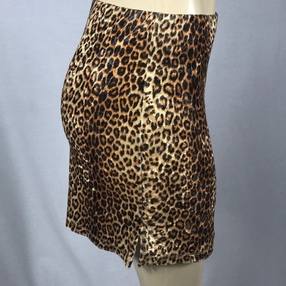 Zuliana Size Large Velvet Leopard Mini Skirt With Elastic Waist & Side Slits.New - Picture 3 of 5